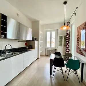 Piazzale Susa Bright Flat Con Veranda , Milano Italia