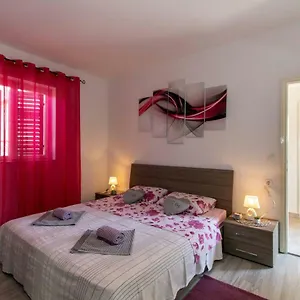https://apartman-borna.hotelinzadar.com